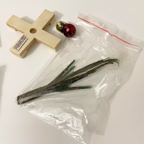 Peanuts A Book And Tree Kit 50 Years Holiday Ornament Miniature Tree - Picture 8 of 16